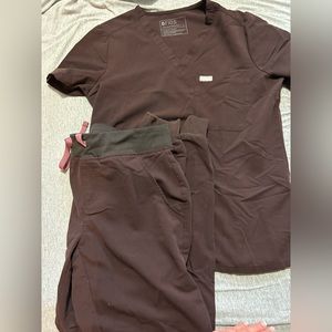 Figs scrubs small brown